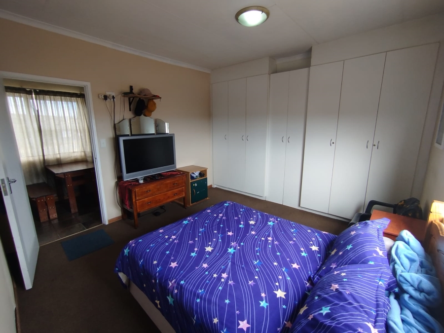To Let 1 Bedroom Property for Rent in Country Club Western Cape